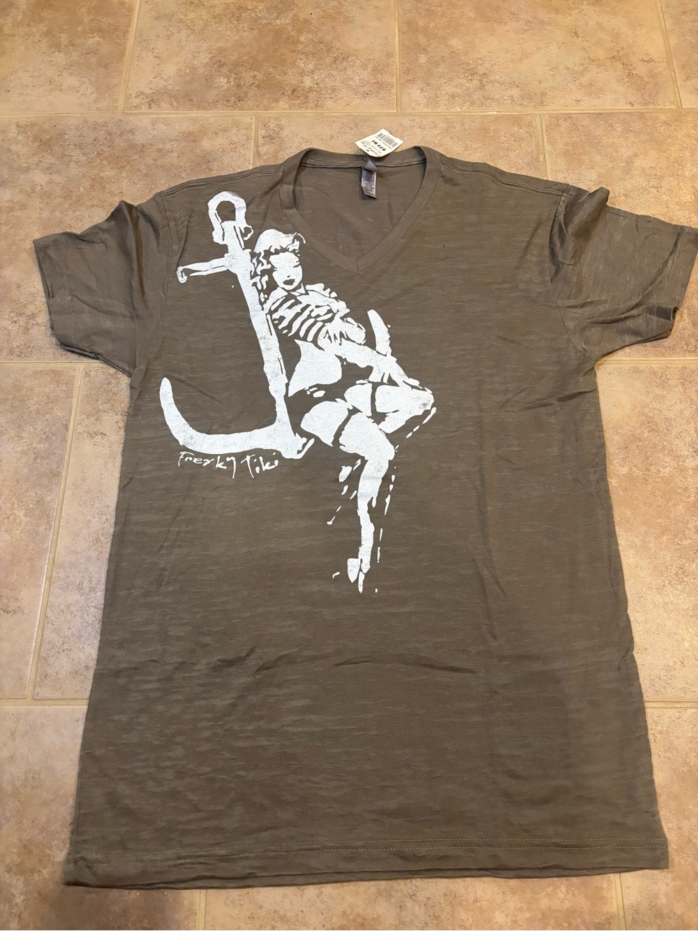 Freaky Tiki Surf Shack Short Sleeve V-Neck Tee w/ Anchor Pin-Up NWT Mens Medium